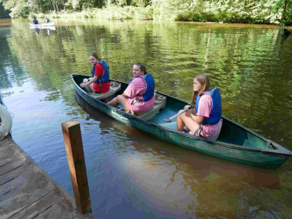 ACC 4-H Juniors canoeing at Camp Fortson